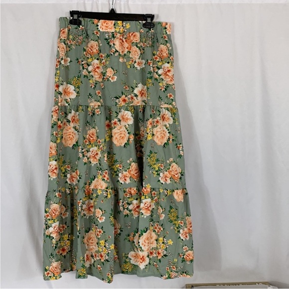 Floral tiered ruffle Skirt - Picture 4 of 4